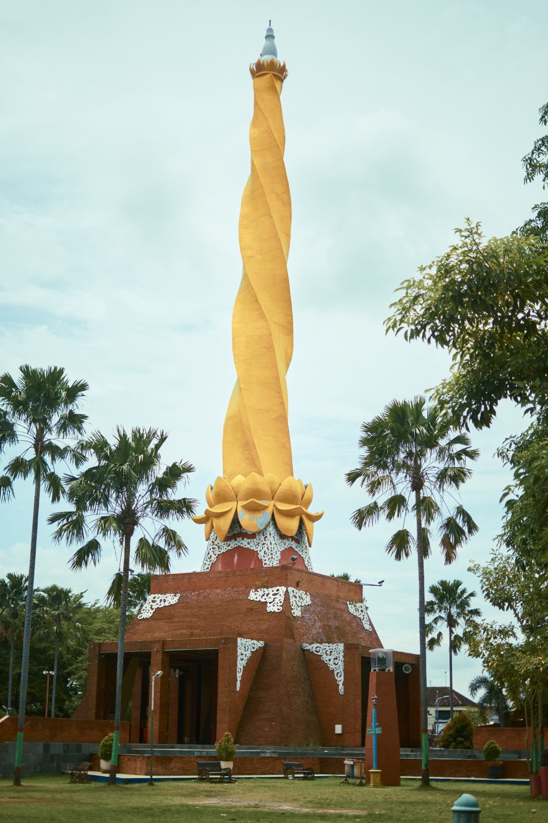 KOMPLEKS ALUN-ALUN WIRARAJA