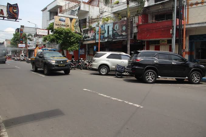 KOMPLEK PERTOKOHAN MOJOPAHIT